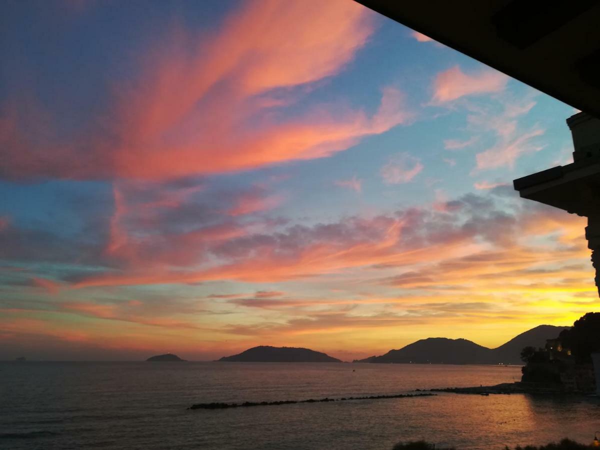 Il Faro Dei Poeti Lejlighed Lerici Eksteriør billede