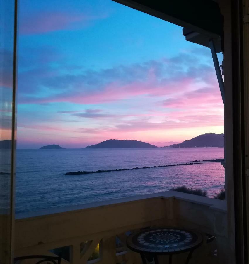 Il Faro Dei Poeti Lejlighed Lerici Eksteriør billede